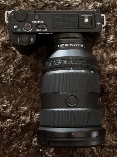 Kit Sony ZV-E10 + Lente Sony FE 24-70mm f/2.8 GM II - NUNCA USADO