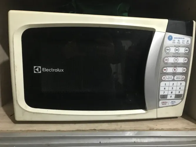 Microondas Com defeito para retirada de peças