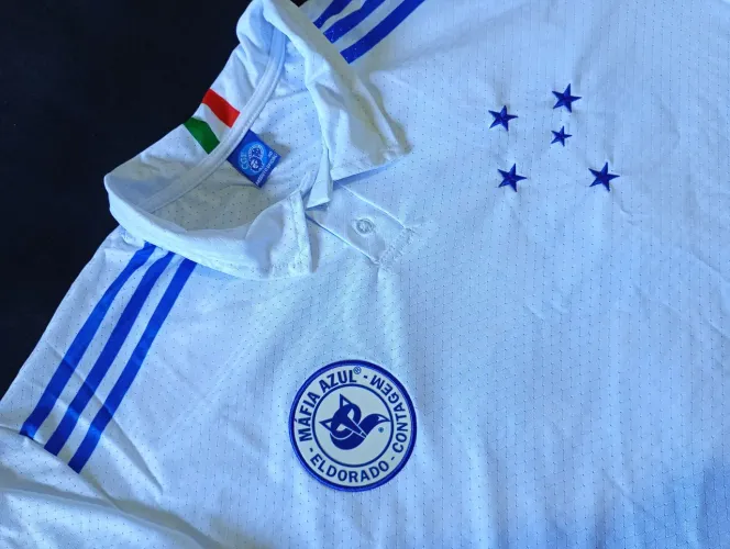 Moletons, camisetas, bonés e moleton 