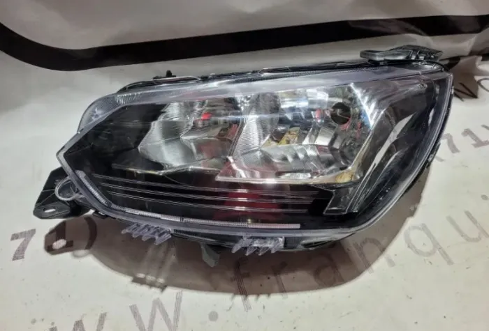 Farol lado esquerdo Peugeot 208 ano 2020/ sem led Original 