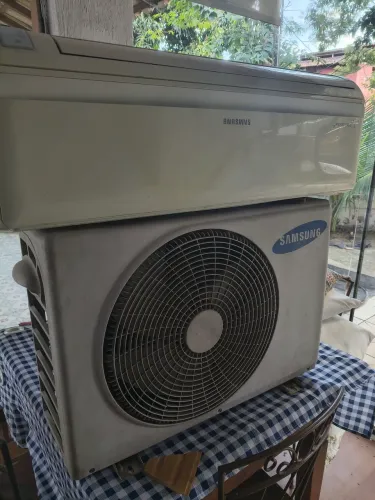 Vendo ar condicionado Splinter de 1200 BTUs, higenizado, gelando muito.