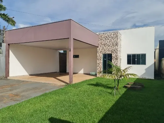 Vendo casas em rua particular.