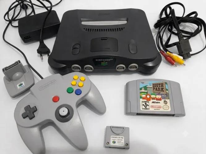 Console Nintendo 64 N64 com memory card e transfer Pak originais.