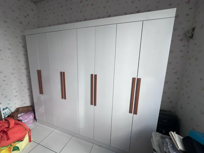 Guarda roupa 8 portas