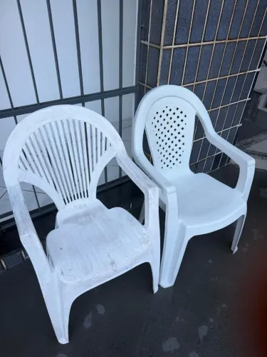 Cadeiras de plástico