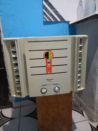 Ar condicionado springer mídia (gelando pouco)