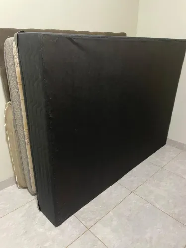 Cama de casal com box e cabeceira..