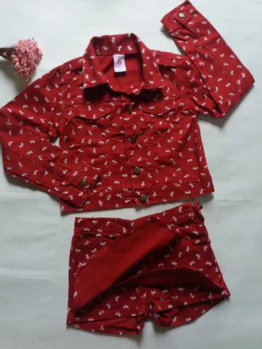 CONJ INFANTIL COM JAQUETA E SHORT-SAIA - TAM 6 ANOS - SEMINOVO PERFEITO!