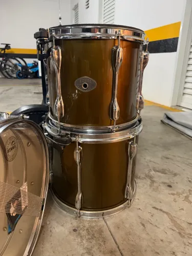 Bateria Tama Rockstar + Kit Pratos Sabian B8 Pro