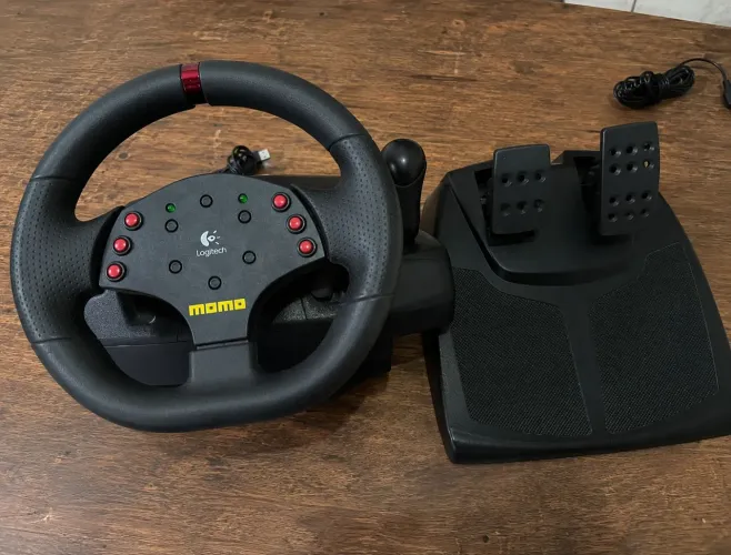 Vendo ou troco volante para pc  logitech momo dou volta