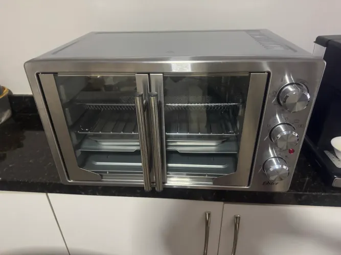 Forno e fritadeira sem óleo Oster 42 litros 2 em 1 