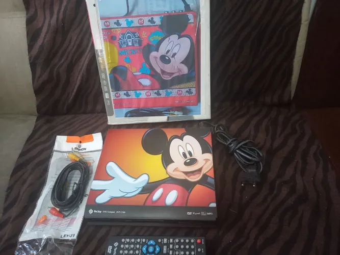 Dvd Tectoy C100 com  mickey. Completo e conservado. 