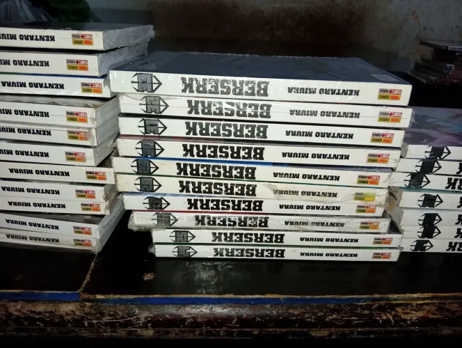 Berserk do 1 ao 40 mais a edição especial