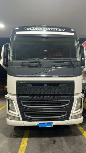 Vende-se caminhão Volvo FH 540 6X4 ano 2020 completo e conjunto de Baús 9 eixos ano 2014