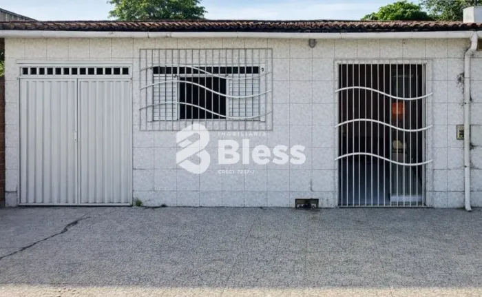 Venda de casa na Zona Norte de Natal/RN com terreno de 500 m² e ponto comercial