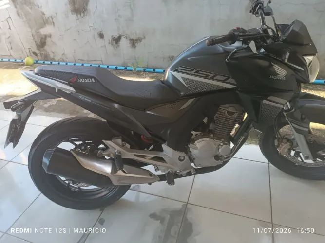 Vendo ou troco Twister 2020 por moto menor