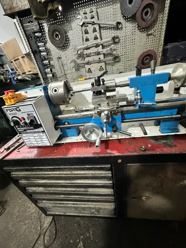 Torno mecânico de bancada 