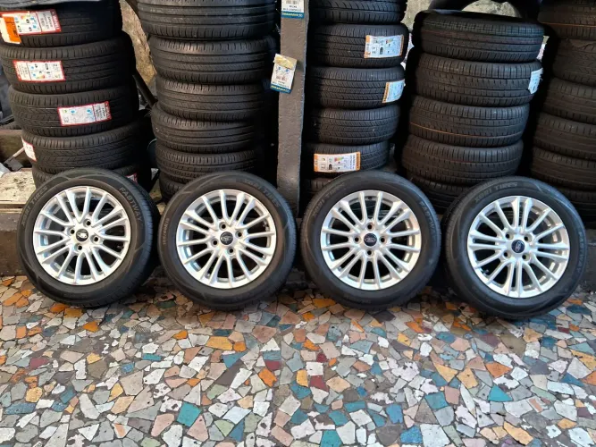 Jogo de rodas de liga leve aro 15/4 furos originais Ford New Fiesta ka e outros