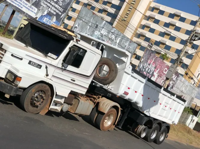 Carreta caçamba 
