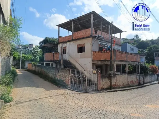 Terreno com duas Casas
