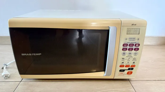 Microondas para retirar peças ou concertar