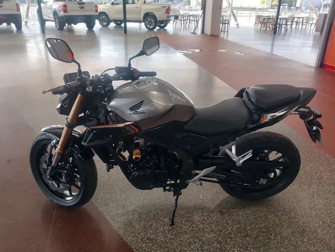 Honda CB500f 2023