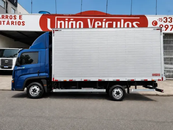 Volkswagen Delivery Express+ 3.0 Prime + Baú 5 Metros