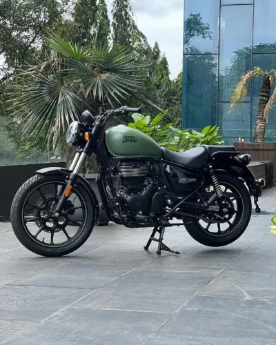 GABRIEL - Royal Enfield Meteor 350 Fireball Green 0 km | De R$ 25.990 por R$ 24.49p