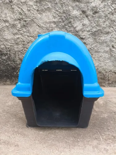 Casinha de Cachorro Plástica Nº 3 com Chaminé e Ventilação