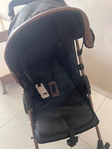 CARRINHO DE BEBÊ COM BEBÊ CONFORTO