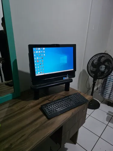 Computador All-in-One Lenovo IdeaCentre B300 - Tela 20"