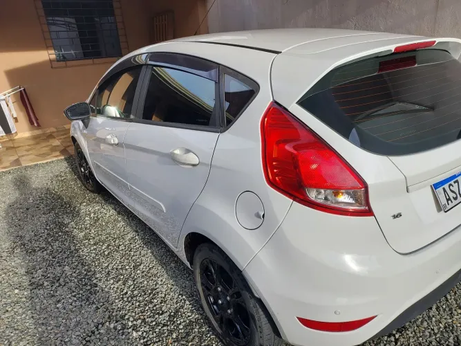 Ford Fiesta 1.6 16V Flex Mec. 5P 2015