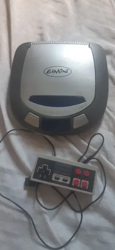 Vendo nintendinho Gemini com jogos na memoria compativeis com cartuchos de 60 pinos