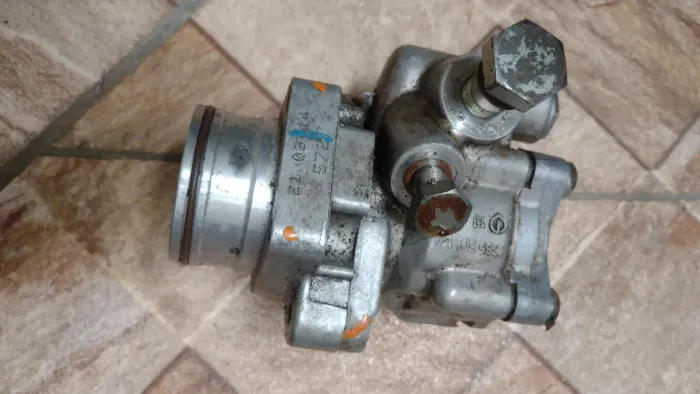 Bomba hidráulica da Iveco 35s14/2010