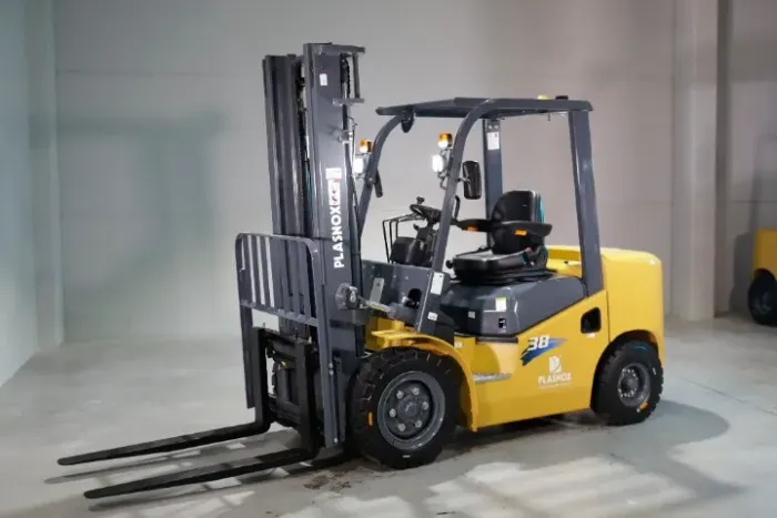 Empilhadeira Nova - Diesel- 3.800kg- elevação de 3.5mts 