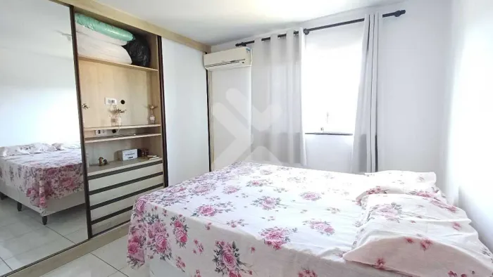 Casa duplex no Condomínio Vila Paraíso, em Ponta Negra.