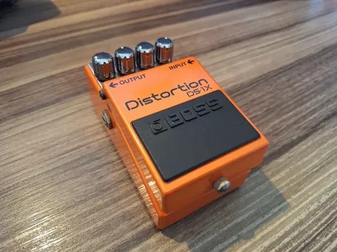 Pedal BOSS DS-1X Distortion (ótimo estado)