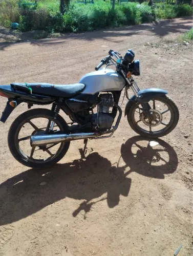 Vendo moto em bom estado, e está rodando perfeitamente