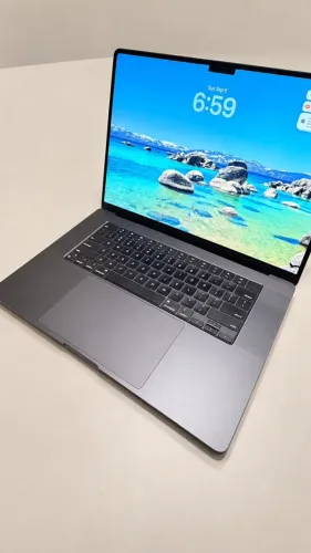 MacBook Pro - 16? / M3 Max / 36GB RAM / 1T HD)