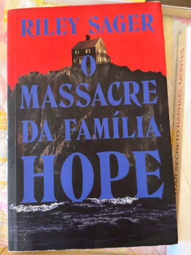 Livro o massacre da família Hope - em excelente estado 