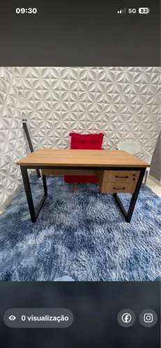 Mesa com gaveta 