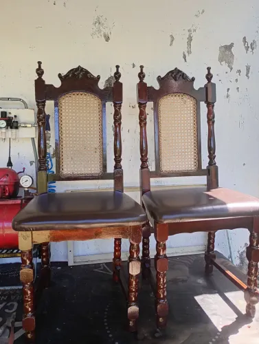 Cadeiras estilo colonial 