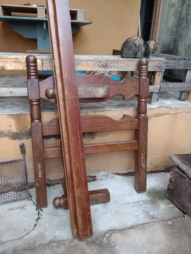 Cama solteiro de sucupira