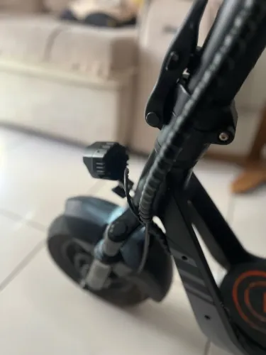 Patinete Incrível Kingsong N14 (europeu) faz 40km/h e com autonomia de até 40km