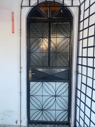 Porta e janela de ferro