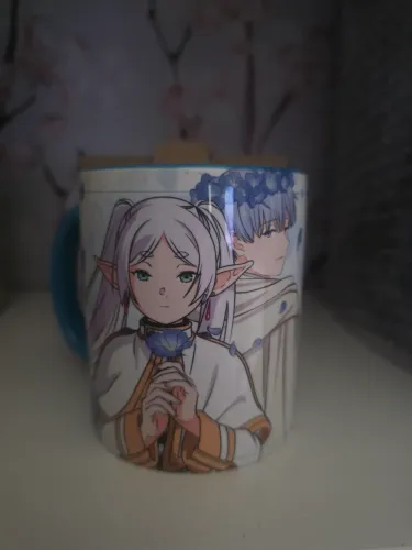 Caneca Frieren e Himmel
