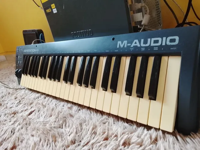 TTECLADO M-AUDIO 49 Teclas- Pouco usado