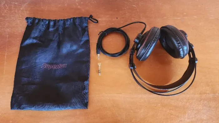 Superlux HD681 Fone de Ouvido Over Ear Estudio Studio HD 681 - Preto E Vermelho