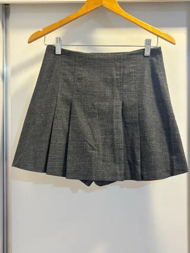Saia Shorts Zara Xadrez Cinza Plissada - Usada Apenas 1x