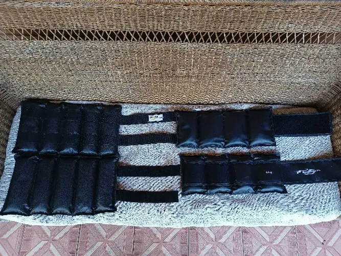 Par De Caneleiras (tornozeleiras) 8 Kg e 6Kg Pretas